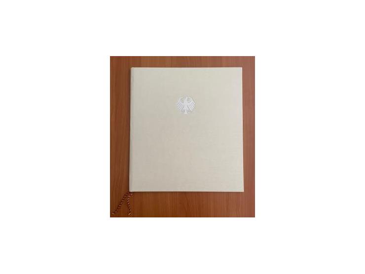 Weißes Album der Briefmarkenausgabe „Eichstätt-Brief“ 2009 – Motiv: Brief aus Eichstätt frankiert mit 6 x Bayern Einser vom 1