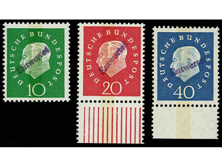1959, Heuss III 10-40 Pfg. mit violettem Handstempel "Entwertet" und 4 1/2 mm breitem senkrechten Phosphorstreifen in der Mar