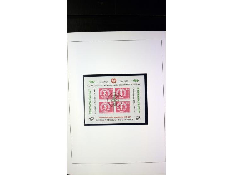 1945/90, postfrische und etwas gestempelte Sammlung mit FDC, dabei SBZ Mi.-Nr. Bl.1X, 4, 5X (2), 5Y (2), 5S, 6 (4), DDR Bl.7 