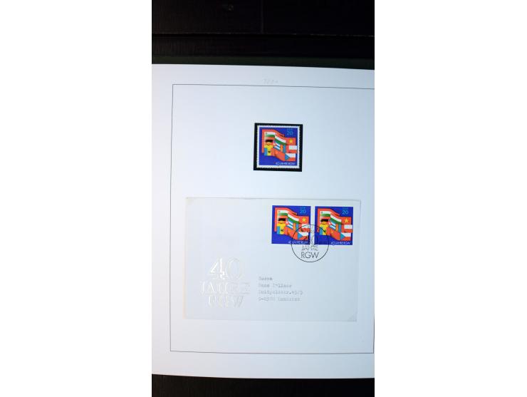 1945/90, postfrische und etwas gestempelte Sammlung mit FDC, dabei SBZ Mi.-Nr. Bl.1X, 4, 5X (2), 5Y (2), 5S, 6 (4), DDR Bl.7 