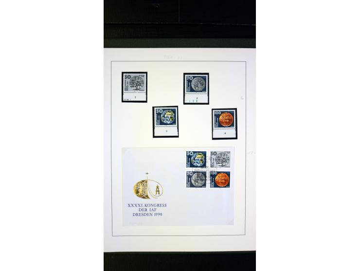 1945/90, postfrische und etwas gestempelte Sammlung mit FDC, dabei SBZ Mi.-Nr. Bl.1X, 4, 5X (2), 5Y (2), 5S, 6 (4), DDR Bl.7 