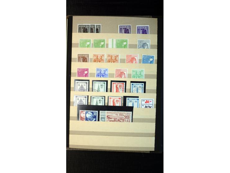 1945/49, postfrischer, ungebrauchter und gestempelter Bestand mit vielen guten Werten, Sätzen und Blocks, etliches sign. Schl