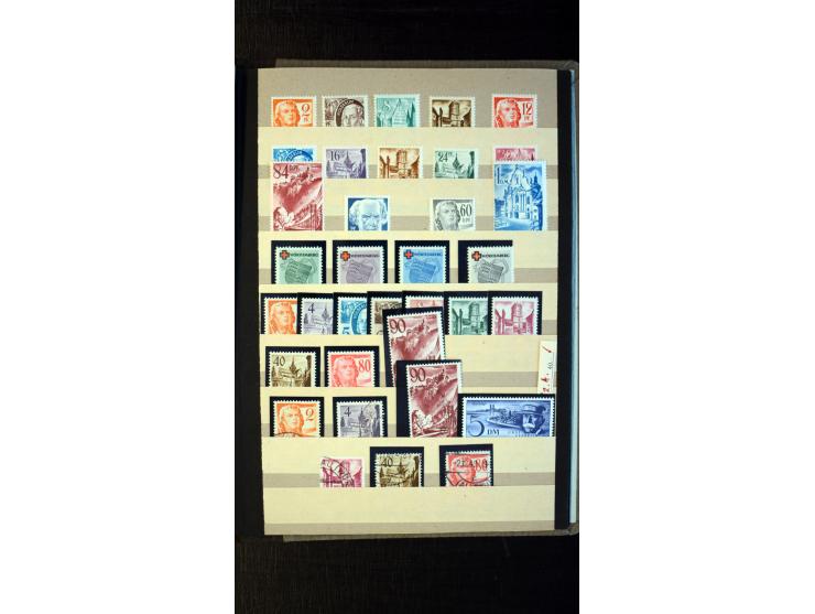 1945/49, postfrischer, ungebrauchter und gestempelter Bestand mit vielen guten Werten, Sätzen und Blocks, etliches sign. Schl