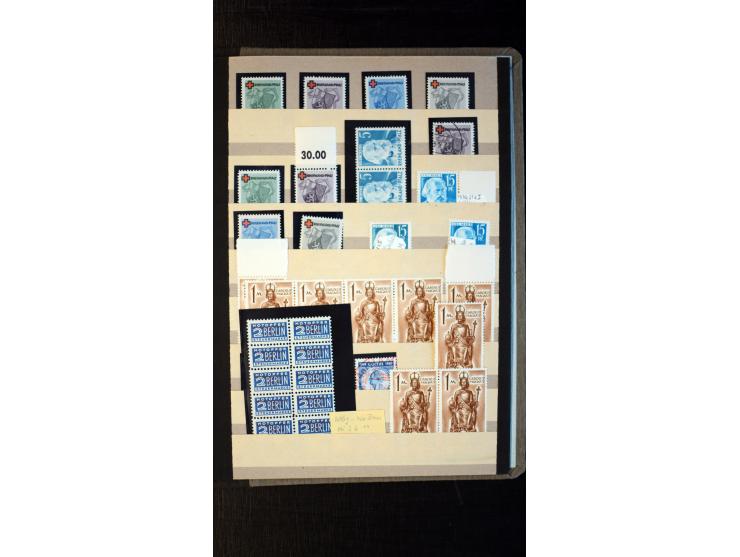 1945/49, postfrischer, ungebrauchter und gestempelter Bestand mit vielen guten Werten, Sätzen und Blocks, etliches sign. Schl