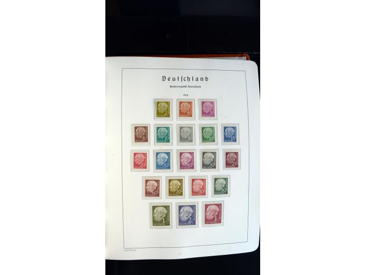 1949/78, postfrische kpl. Sammlung und gestempelte kpl. Sammlung in 2 Leuchtturm-Alben