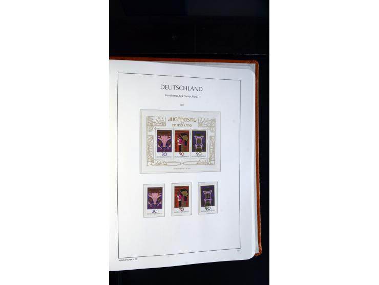 1949/78, postfrische kpl. Sammlung und gestempelte kpl. Sammlung in 2 Leuchtturm-Alben