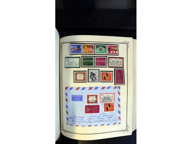 1945/2003(ca.), ungebrauchte/postfrische und gestempelte Sammlung mit einigen Briefen dabei gute frühe Ausgaben Bund/Berlin u