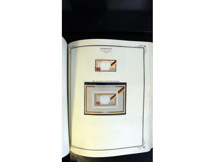 1945/2003(ca.), ungebrauchte/postfrische und gestempelte Sammlung mit einigen Briefen dabei gute frühe Ausgaben Bund/Berlin u