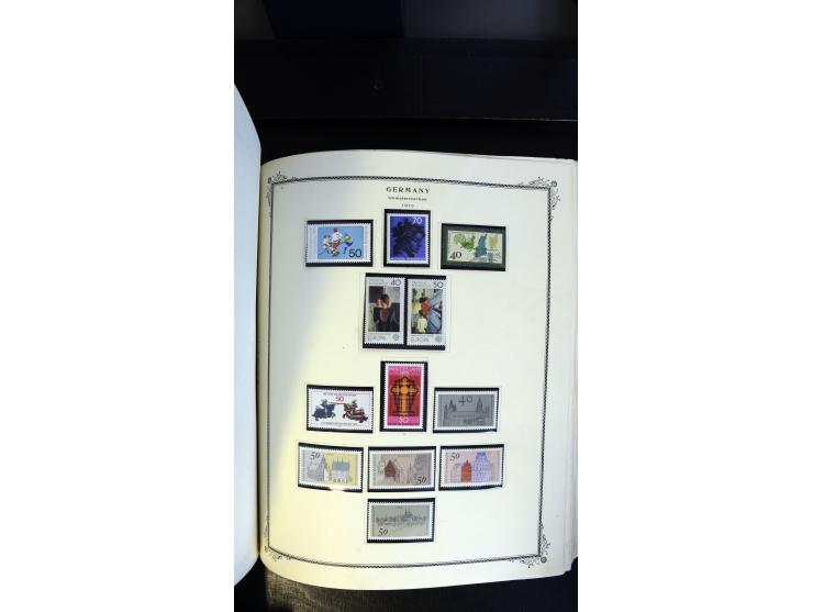 1945/2003(ca.), ungebrauchte/postfrische und gestempelte Sammlung mit einigen Briefen dabei gute frühe Ausgaben Bund/Berlin u