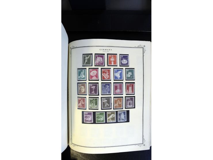 1945/2003(ca.), ungebrauchte/postfrische und gestempelte Sammlung mit einigen Briefen dabei gute frühe Ausgaben Bund/Berlin u