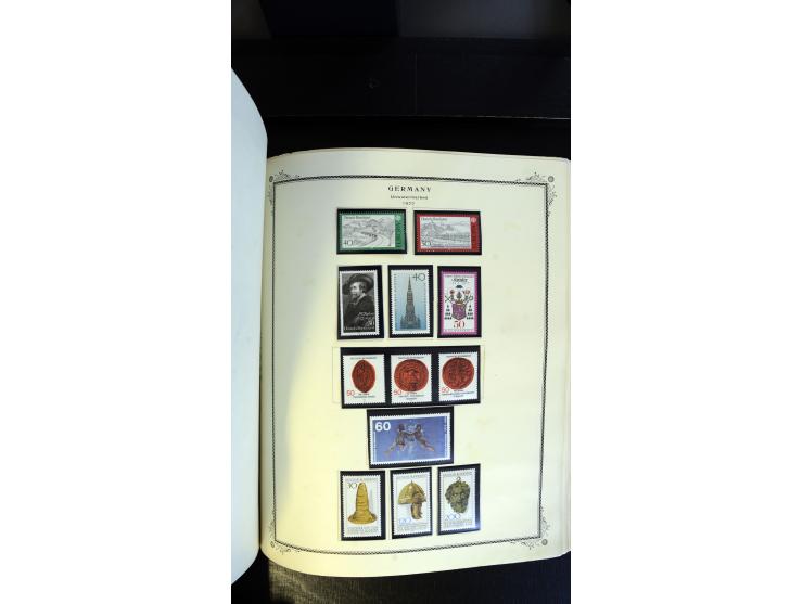 1945/2003(ca.), ungebrauchte/postfrische und gestempelte Sammlung mit einigen Briefen dabei gute frühe Ausgaben Bund/Berlin u