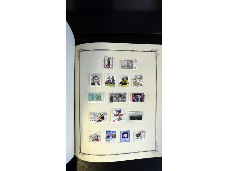 1945/2003(ca.), ungebrauchte/postfrische und gestempelte Sammlung mit einigen Briefen dabei gute frühe Ausgaben Bund/Berlin u