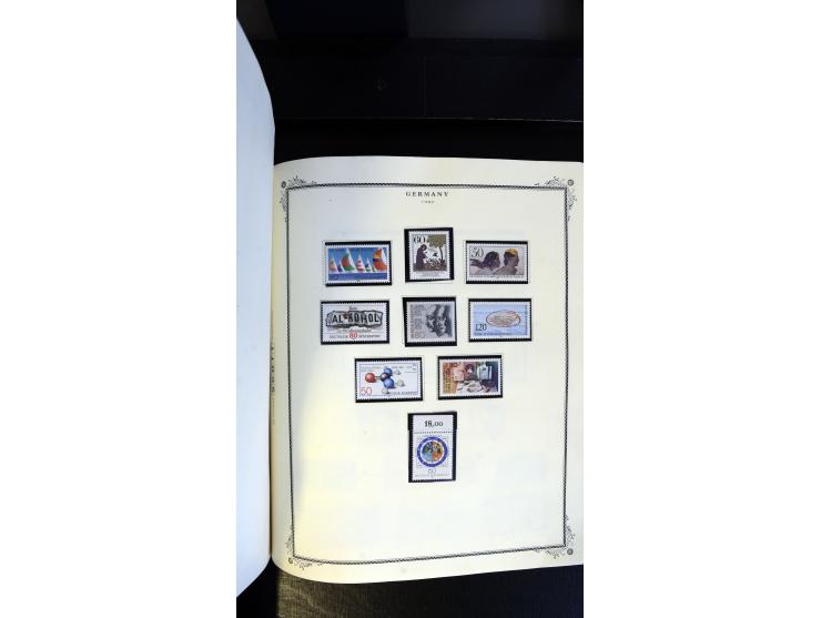 1945/2003(ca.), ungebrauchte/postfrische und gestempelte Sammlung mit einigen Briefen dabei gute frühe Ausgaben Bund/Berlin u