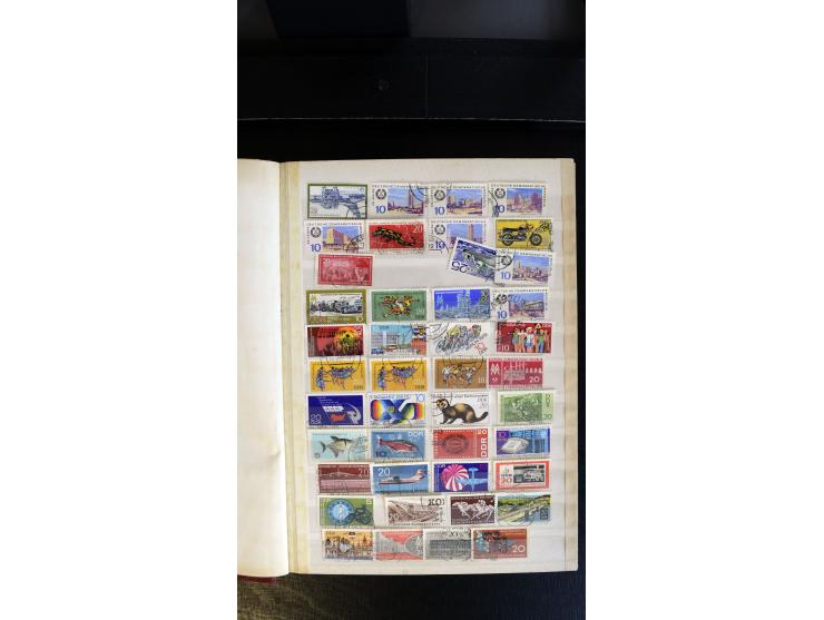 1945/2003(ca.), ungebrauchte/postfrische und gestempelte Sammlung mit einigen Briefen dabei gute frühe Ausgaben Bund/Berlin u