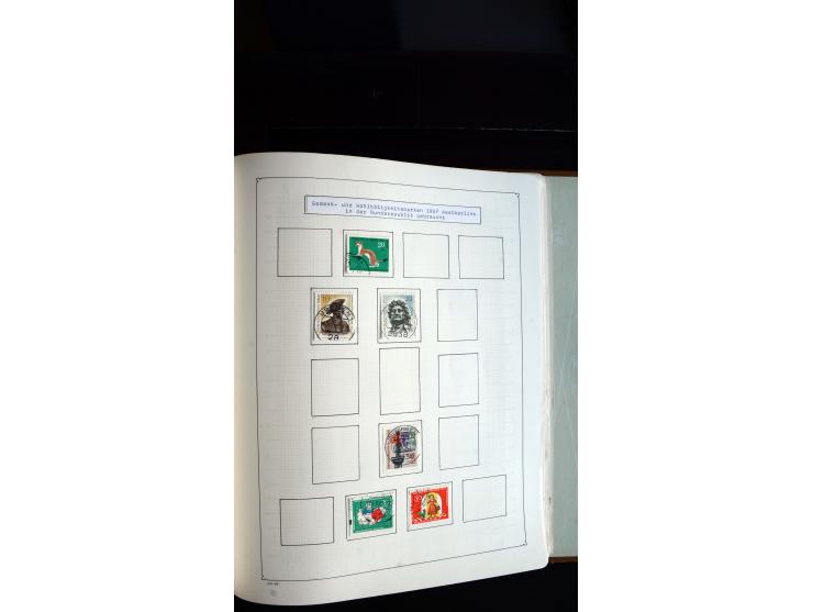 1948/68, sehr schöne gestempelte Sammlung, bis 5M. Schwarzaufdruck in den Hauptnummern augenscheinlich komplett, mit etlichen