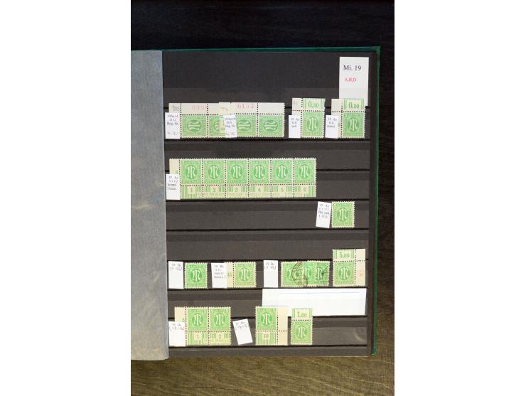 1945/46, kleine Spezial-Sammlung "AM-Post" mit Einheiten, Marken mit Bogenrändern inkl. Platten- und Bogenzählnummern und wei
