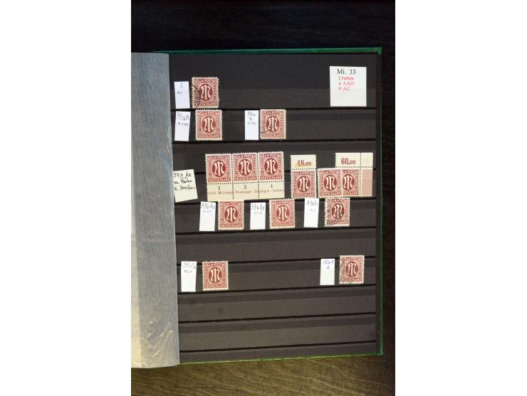 1945/46, kleine Spezial-Sammlung "AM-Post" mit Einheiten, Marken mit Bogenrändern inkl. Platten- und Bogenzählnummern und wei