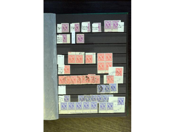 1945/46, kleine Spezial-Sammlung "AM-Post" mit Einheiten, Marken mit Bogenrändern inkl. Platten- und Bogenzählnummern und wei