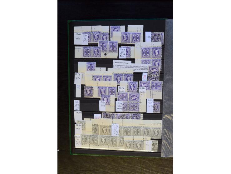 1945/46, kleine Spezial-Sammlung "AM-Post" mit Einheiten, Marken mit Bogenrändern inkl. Platten- und Bogenzählnummern und wei