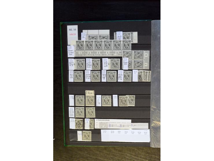 1945/46, kleine Spezial-Sammlung "AM-Post" mit Einheiten, Marken mit Bogenrändern inkl. Platten- und Bogenzählnummern und wei