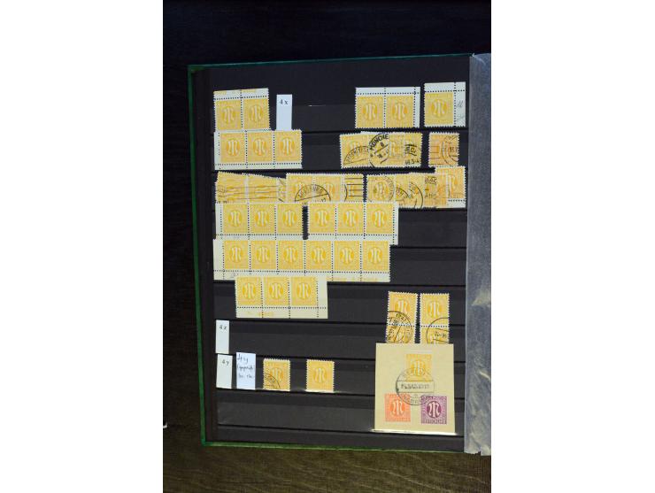 1945/46, kleine Spezial-Sammlung "AM-Post" mit Einheiten, Marken mit Bogenrändern inkl. Platten- und Bogenzählnummern und wei