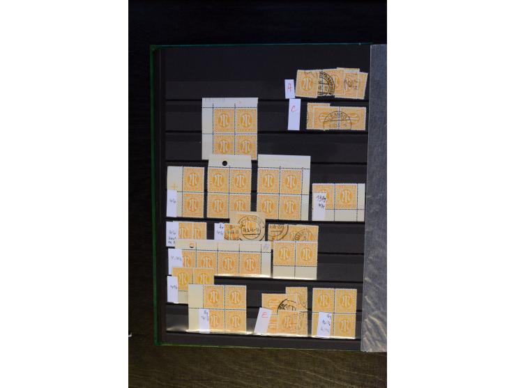 1945/46, kleine Spezial-Sammlung "AM-Post" mit Einheiten, Marken mit Bogenrändern inkl. Platten- und Bogenzählnummern und wei