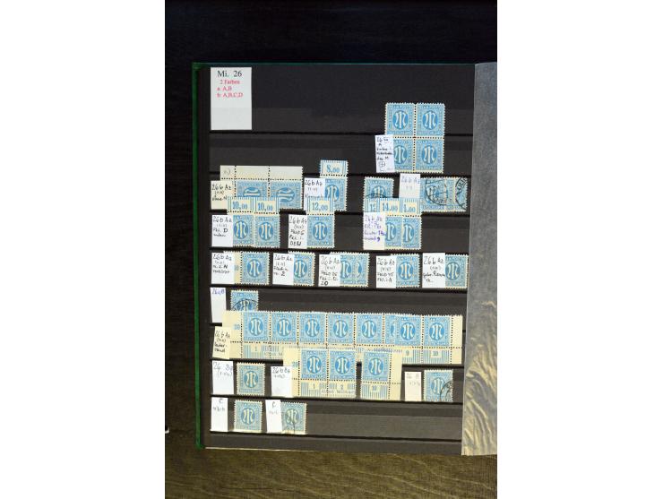 1945/46, kleine Spezial-Sammlung "AM-Post" mit Einheiten, Marken mit Bogenrändern inkl. Platten- und Bogenzählnummern und wei