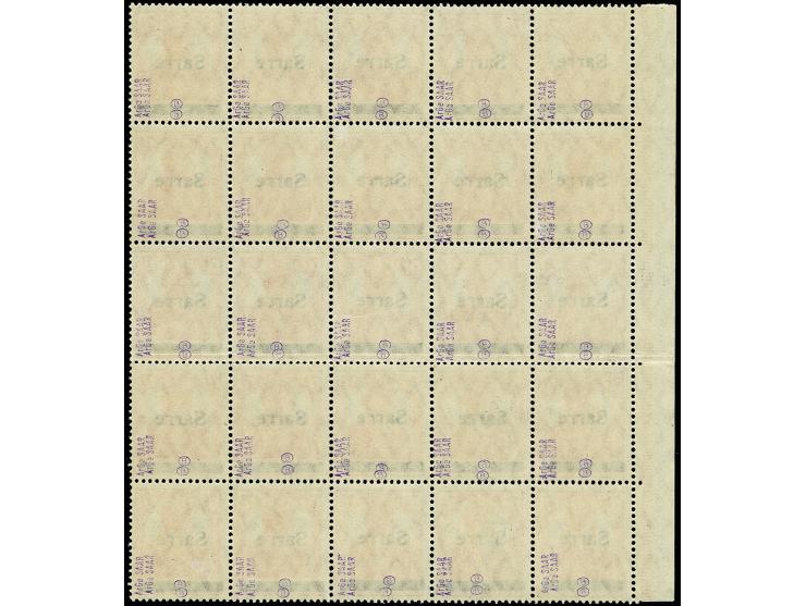 7½ Pfg. orange im 25er Block mit linkem Seitenrand, Feld 52 mit Aufdruckfehler "Einkerbung im a", postfrisch bzw. zwei Marken