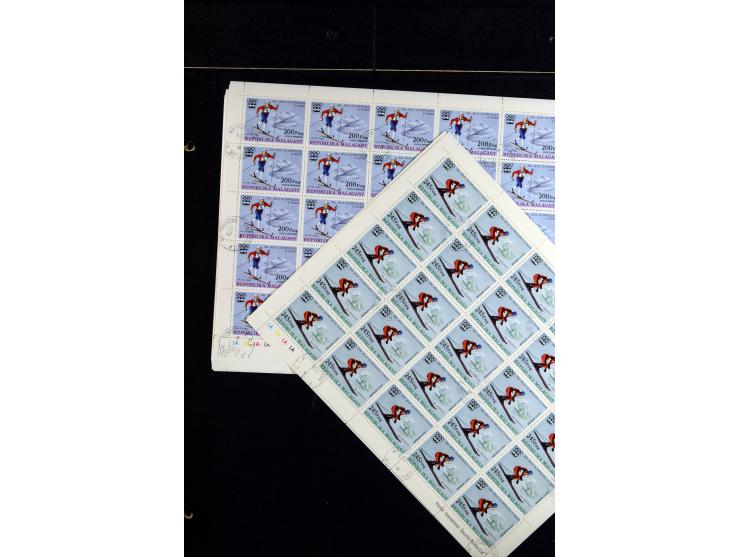 1960/2007, mint never hinged huge stock (few used), including sheets, souvenir sheets and souvenir sheets, much material in 4