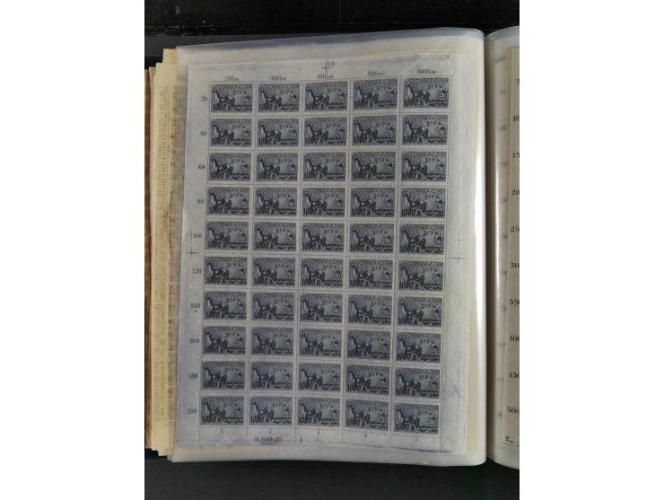 1923, meist postfrischer Bestand mit über 70 Bögen ex. Mi.-Nr. 235-276, dabei auch kompletter Bogen Mi.-Nr. 260, teils vorgef