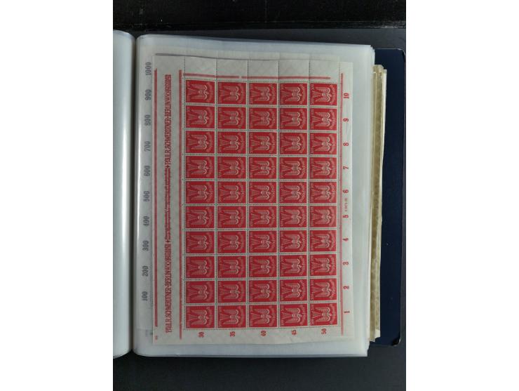 1923, meist postfrischer Bestand mit über 70 Bögen ex. Mi.-Nr. 235-276, dabei auch kompletter Bogen Mi.-Nr. 260, teils vorgef