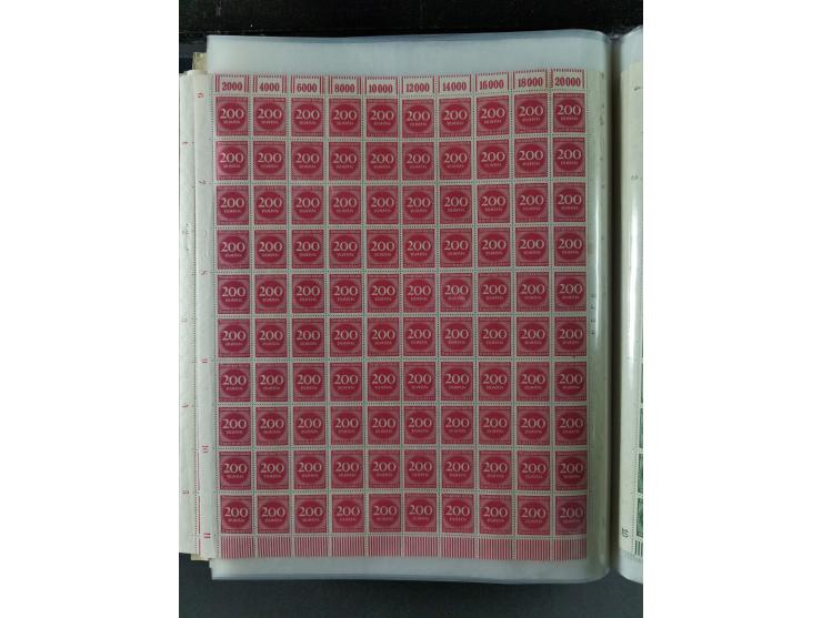 1923, meist postfrischer Bestand mit über 70 Bögen ex. Mi.-Nr. 235-276, dabei auch kompletter Bogen Mi.-Nr. 260, teils vorgef