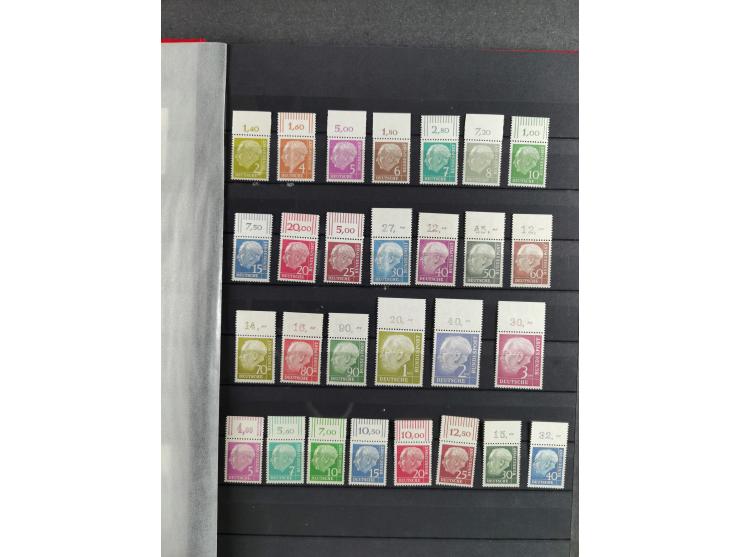 1949/59, praktisch komplette postfrische Sammlung (ohne Mi.-Nrn. 134+138), einheitlich vom oberen Bogenrand mit Lumogen und L