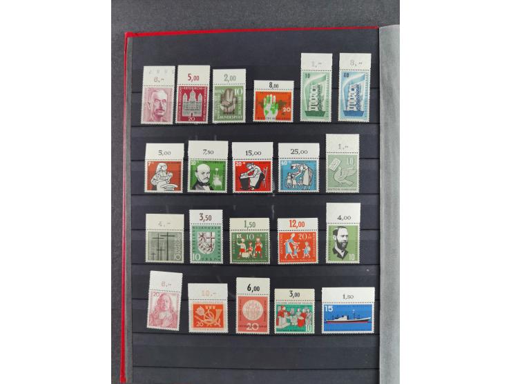 1949/59, praktisch komplette postfrische Sammlung (ohne Mi.-Nrn. 134+138), einheitlich vom oberen Bogenrand mit Lumogen und L