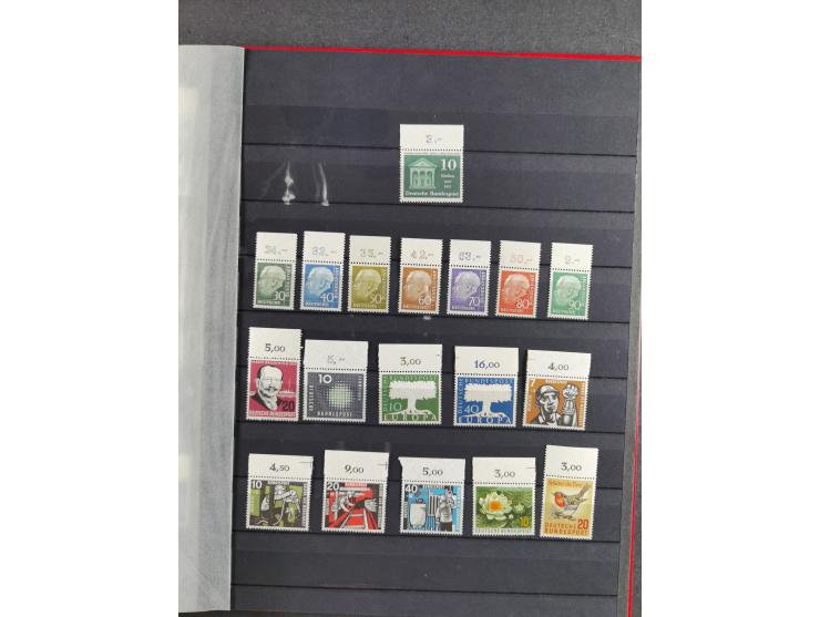 1949/59, praktisch komplette postfrische Sammlung (ohne Mi.-Nrn. 134+138), einheitlich vom oberen Bogenrand mit Lumogen und L
