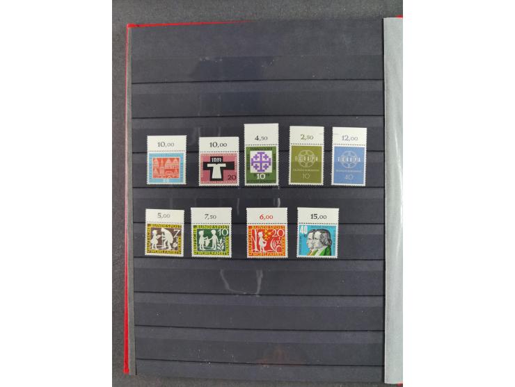 1949/59, praktisch komplette postfrische Sammlung (ohne Mi.-Nrn. 134+138), einheitlich vom oberen Bogenrand mit Lumogen und L