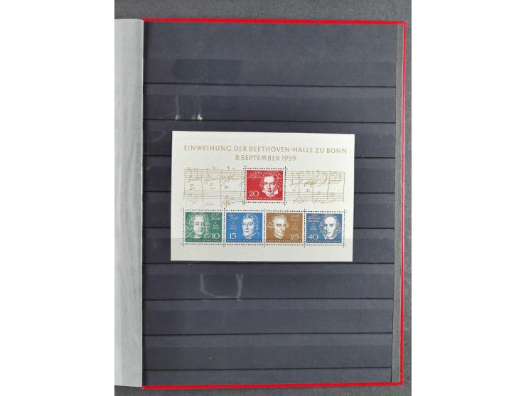 1949/59, praktisch komplette postfrische Sammlung (ohne Mi.-Nrn. 134+138), einheitlich vom oberen Bogenrand mit Lumogen und L