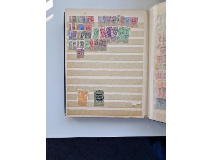 FISKALMARKEN: 1880/1920 (ca.), Einige tausend Fiskalmarken, Eisenbahnmarken, etc., teils in Bogenteilen und auch Bogen