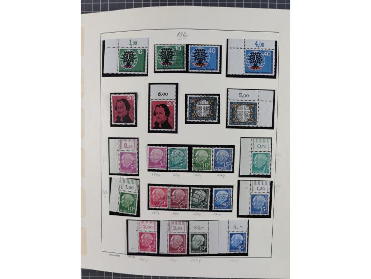 1949/2010, umfangreiche, in den Hauptnummern je postfrische/ wenig ungebrauchte und gestempelt komplette Sammlung inkl. selbs