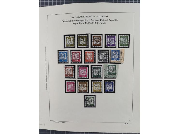 1949/2010, umfangreiche, in den Hauptnummern je postfrische/ wenig ungebrauchte und gestempelt komplette Sammlung inkl. selbs