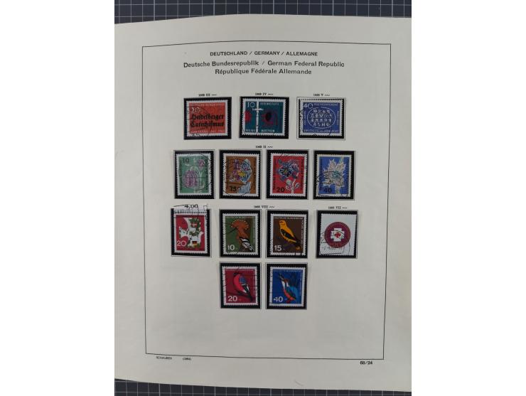 1949/2010, umfangreiche, in den Hauptnummern je postfrische/ wenig ungebrauchte und gestempelt komplette Sammlung inkl. selbs