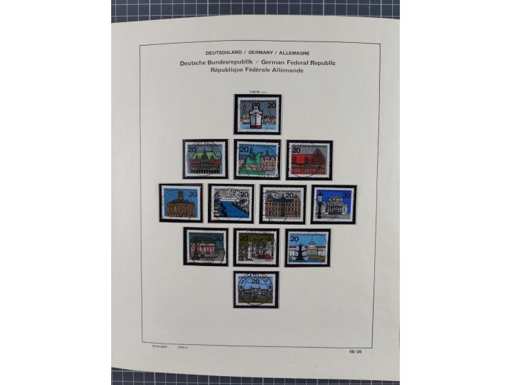 1949/2010, umfangreiche, in den Hauptnummern je postfrische/ wenig ungebrauchte und gestempelt komplette Sammlung inkl. selbs