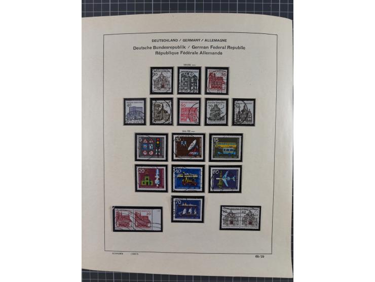 1949/2010, umfangreiche, in den Hauptnummern je postfrische/ wenig ungebrauchte und gestempelt komplette Sammlung inkl. selbs