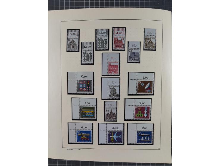 1949/2010, umfangreiche, in den Hauptnummern je postfrische/ wenig ungebrauchte und gestempelt komplette Sammlung inkl. selbs