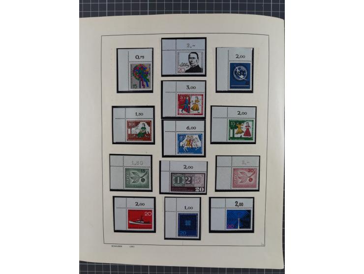 1949/2010, umfangreiche, in den Hauptnummern je postfrische/ wenig ungebrauchte und gestempelt komplette Sammlung inkl. selbs