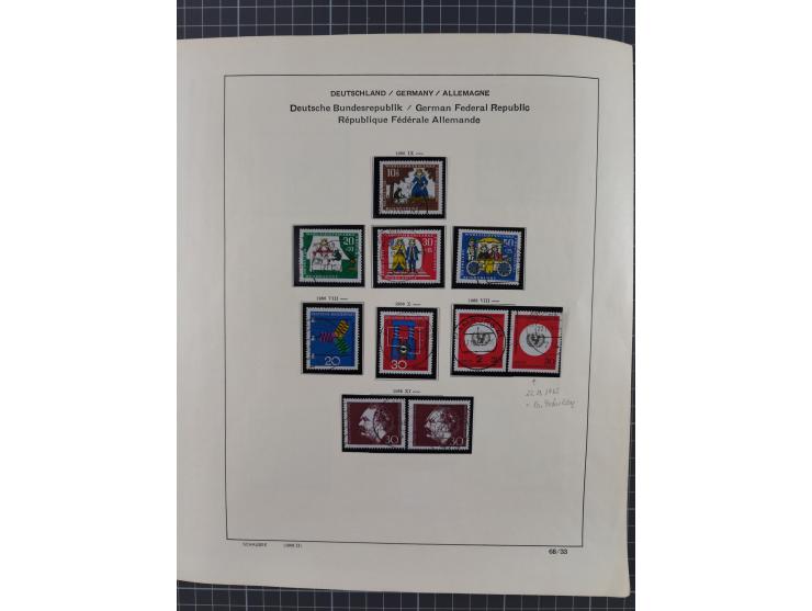 1949/2010, umfangreiche, in den Hauptnummern je postfrische/ wenig ungebrauchte und gestempelt komplette Sammlung inkl. selbs