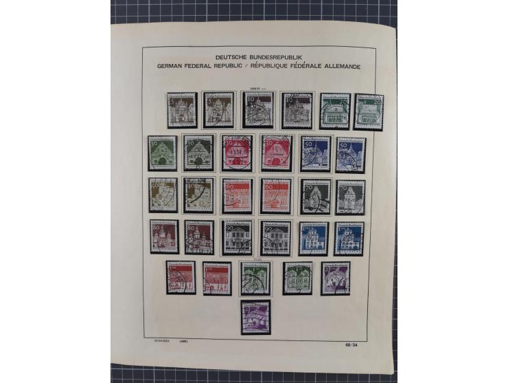 1949/2010, umfangreiche, in den Hauptnummern je postfrische/ wenig ungebrauchte und gestempelt komplette Sammlung inkl. selbs