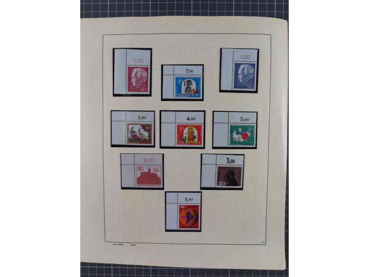 1949/2010, umfangreiche, in den Hauptnummern je postfrische/ wenig ungebrauchte und gestempelt komplette Sammlung inkl. selbs