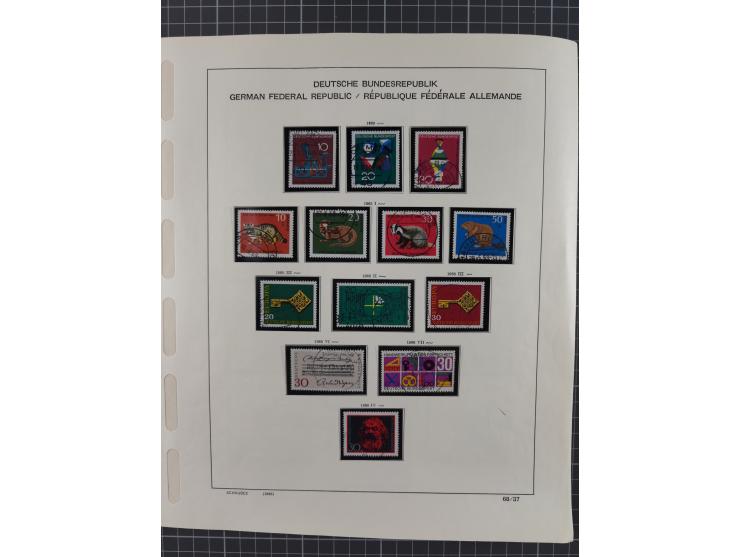 1949/2010, umfangreiche, in den Hauptnummern je postfrische/ wenig ungebrauchte und gestempelt komplette Sammlung inkl. selbs