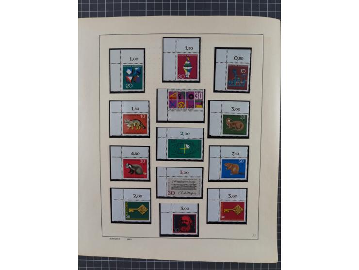 1949/2010, umfangreiche, in den Hauptnummern je postfrische/ wenig ungebrauchte und gestempelt komplette Sammlung inkl. selbs